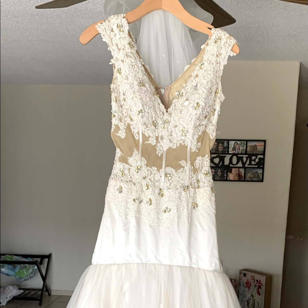 Wedding dress for sale size 0-2